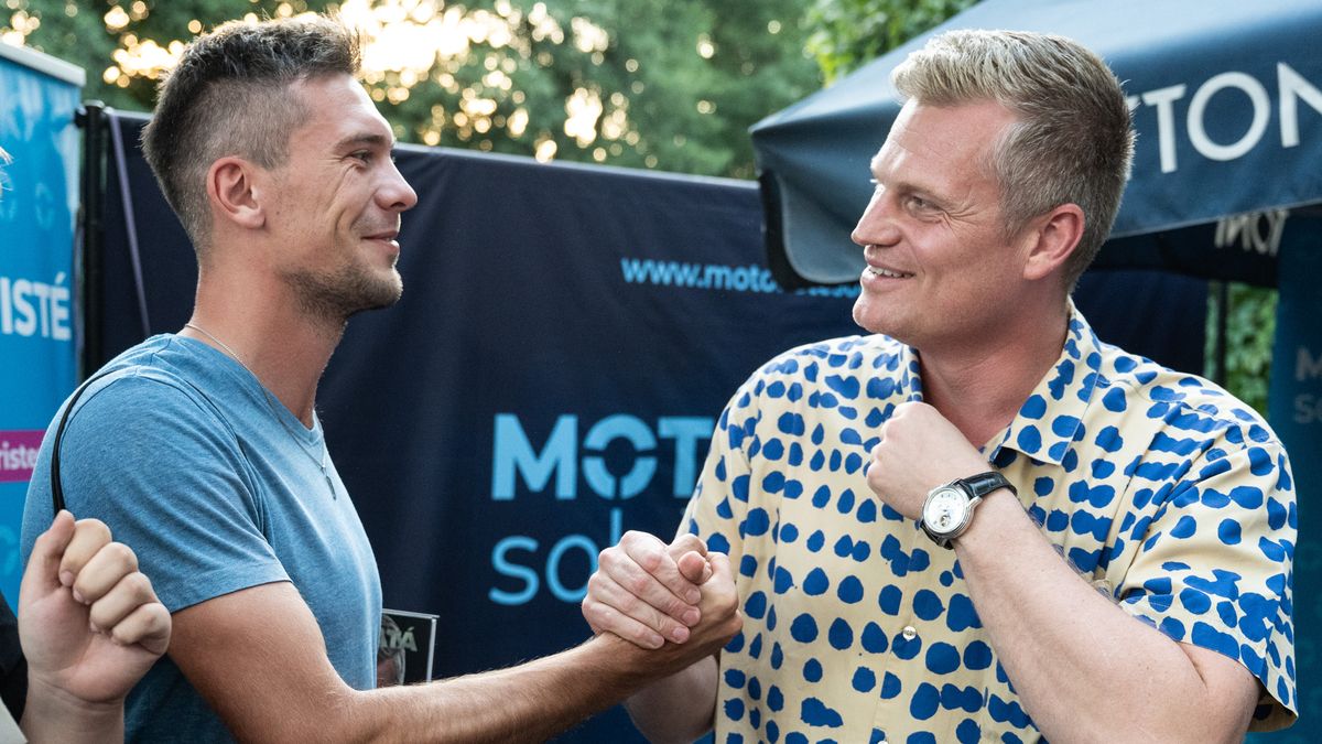 „Osahejte si Turka.“ Motoristé loví voliče i ve virtuální realitě